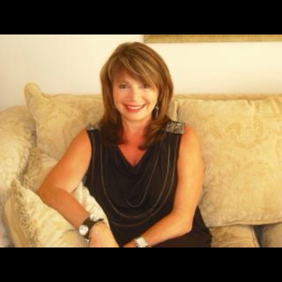 Meet your Posher, Aspasia - Picture 1 of 1